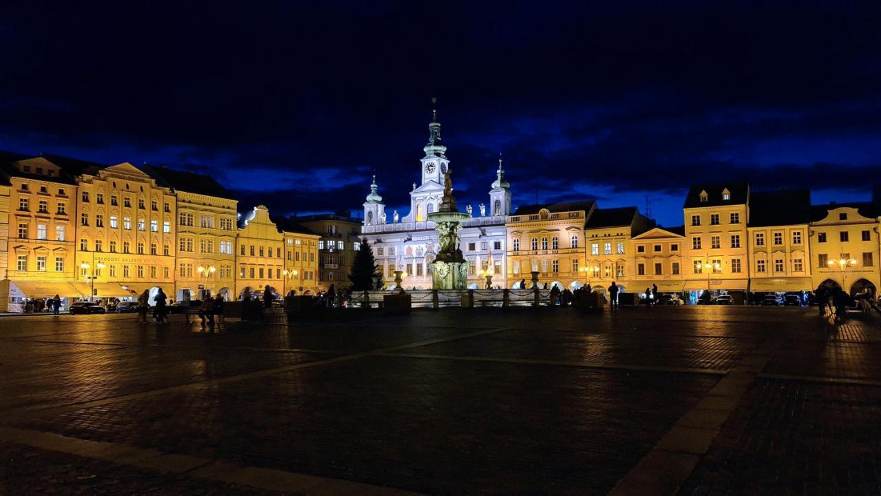 Отель Novohradska Ческе-Будеёвице Экстерьер фото