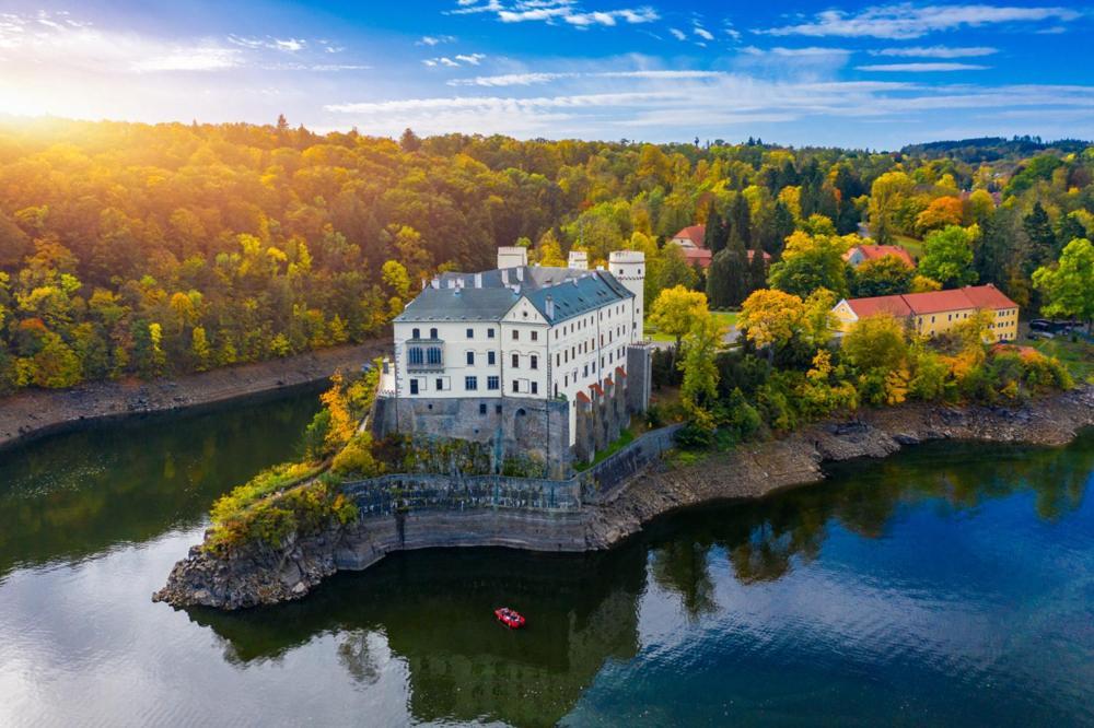 Отель Novohradska Ческе-Будеёвице Экстерьер фото